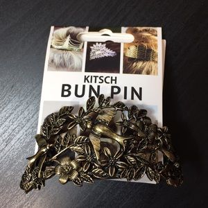 Kitsch Bun Pin